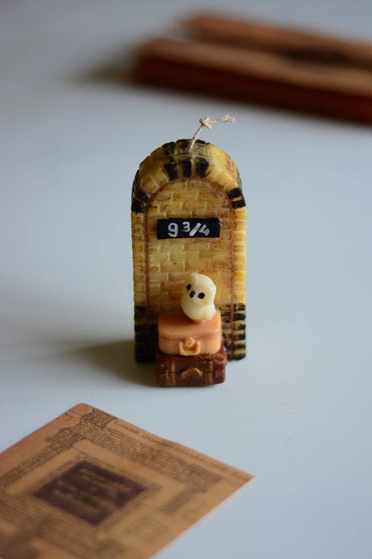 Platform 9 3/4 Candle